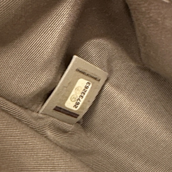 Chanel medium boy bag chain detail - Picture 9 of 13